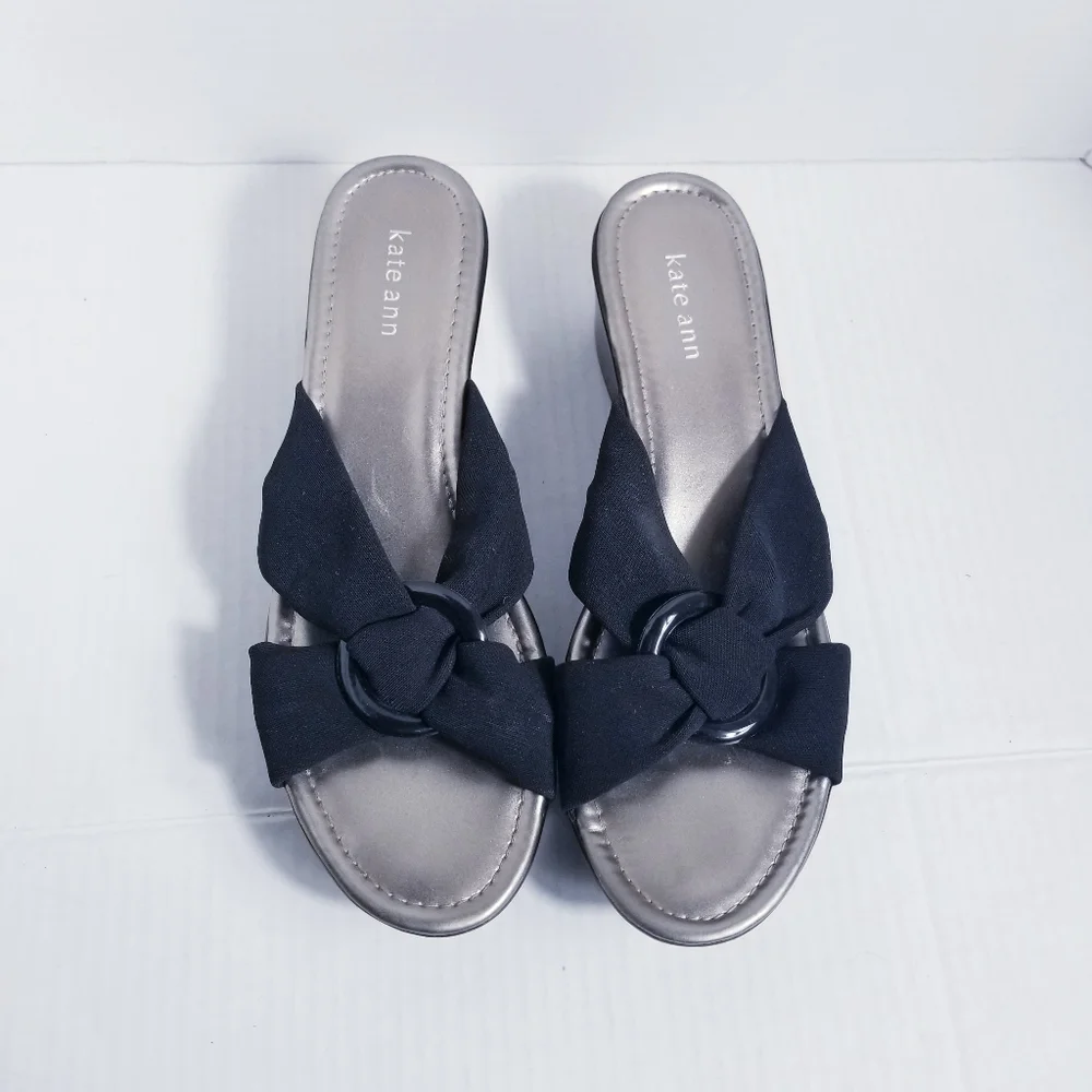 KATE ANN BLACK WEDGED SANDALS APPROX SIZE 9 (PHOTO HAS MEASUREMENT)
